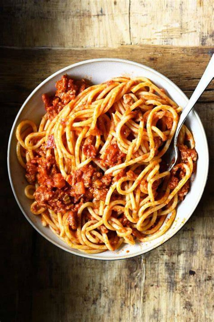 A spaghetti helping should be the size of a &pound;1 coin when stood up