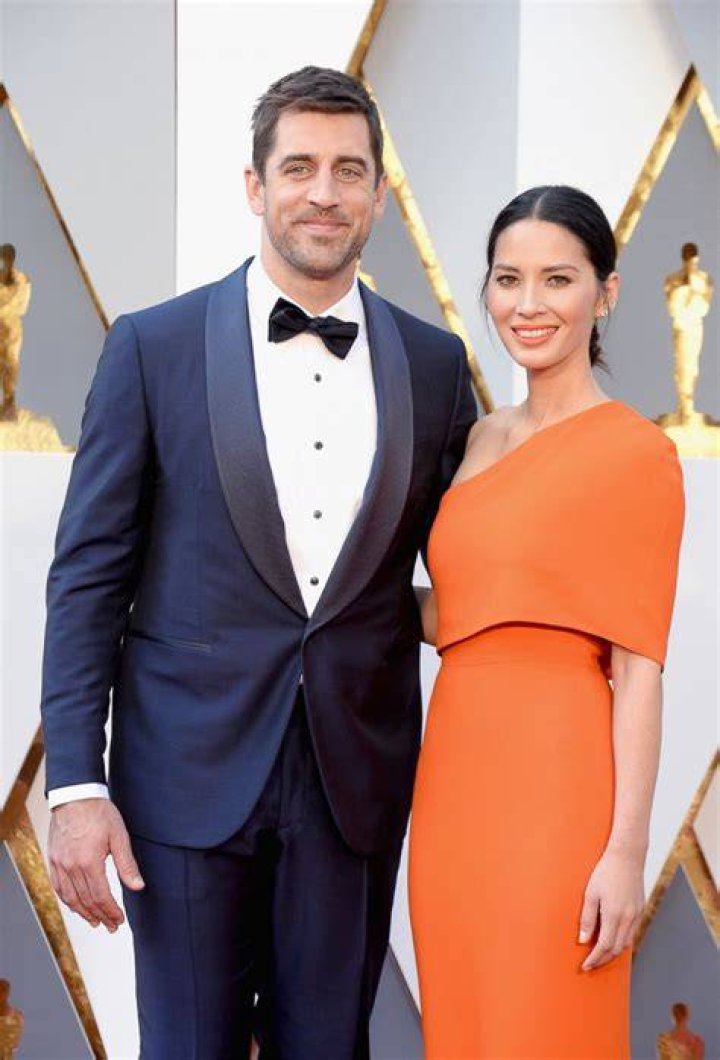 Aaron-Rodgers-with-Olivia-Munn-at-the-Academy-Awards