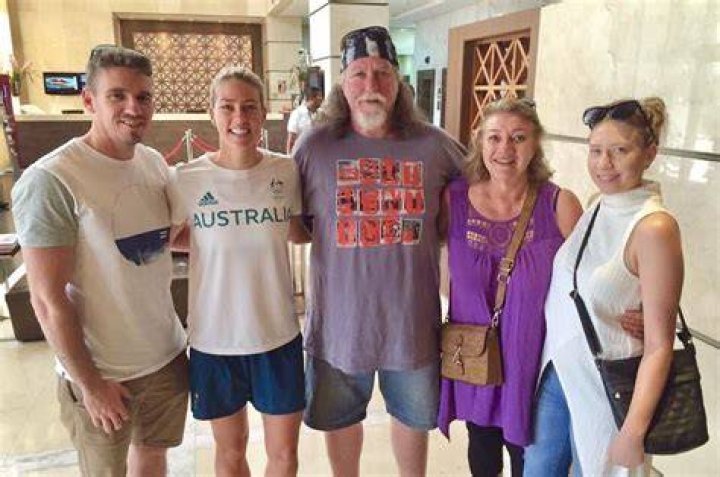 Alanna Kenney With Her Family 