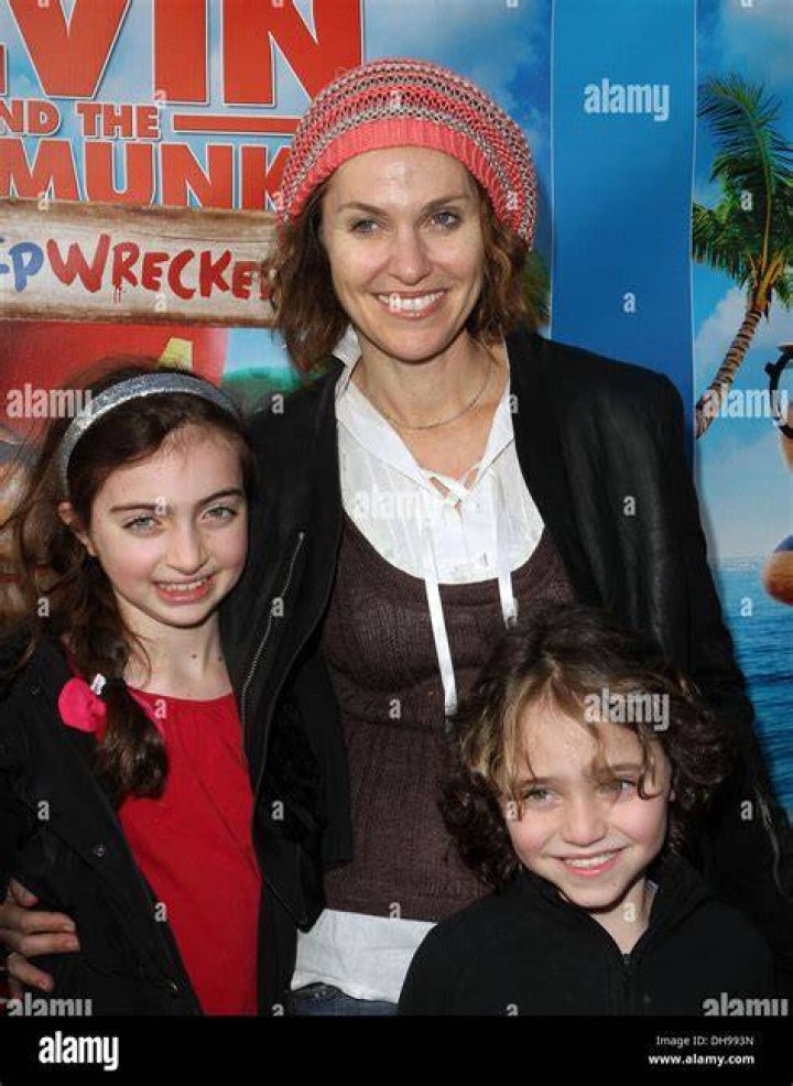 Amy Brenneman Illness, Health Update, Husband, Children, Age, Wiki, Net Worth & More 2 Amy Brenneman children