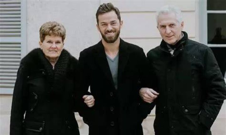 Artem chigvintsev parents