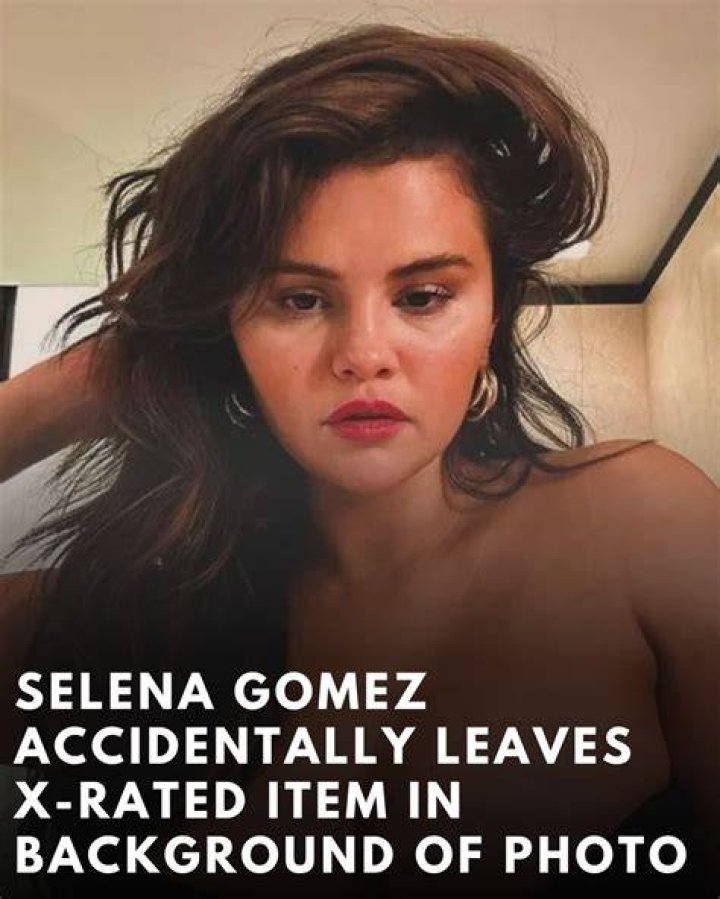  As a result, Selena accidentally bared all