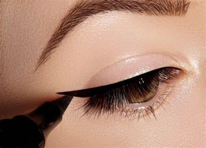 Best Eyeliners for Sensitive Eyes to Avoid Irritation