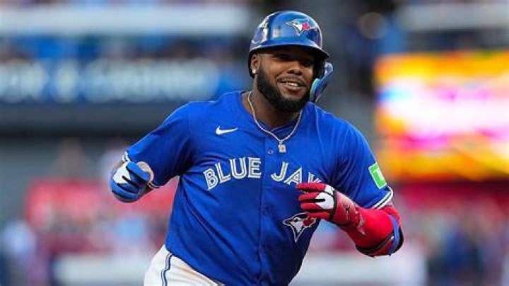 blue-jays-athlete-mlb-smiling