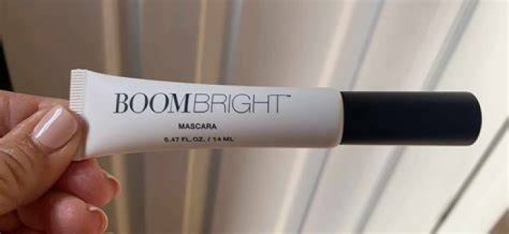 BOOM! Bright Mascara