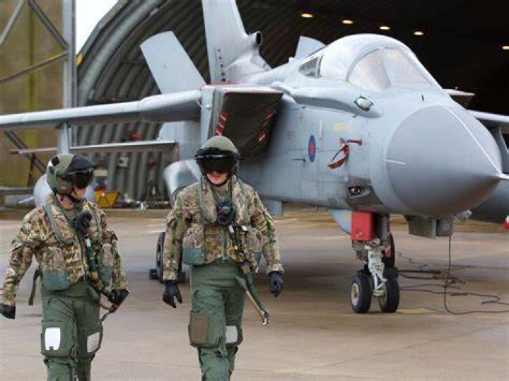 British fighter jet pilots are being recruited to train China's People's Liberation Army