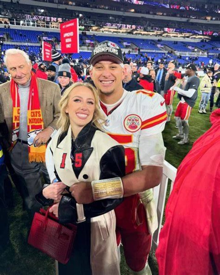 Brittany Arriving In Stadium With Her Daughter 