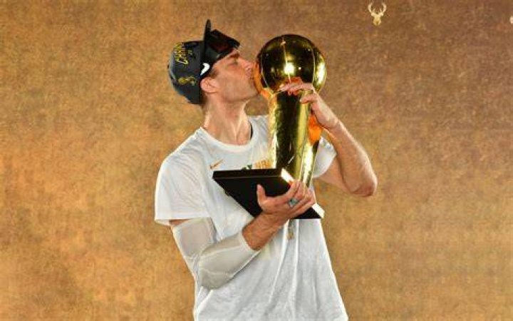 Brook Lopez, NBA Champion 2021 (Source: Facebook)