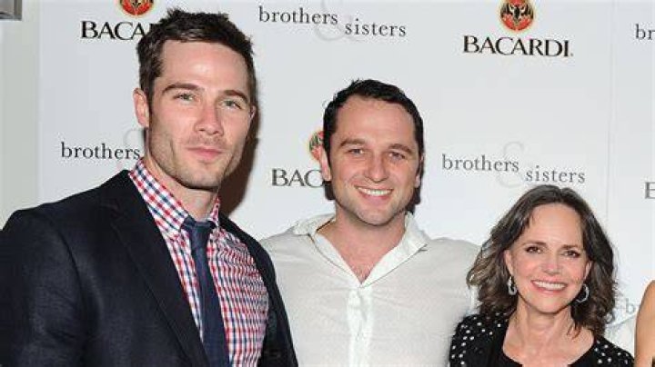 &lsquo;Brothers & Sisters&rsquo; Luke Macfarlane, on being gay! His relationship