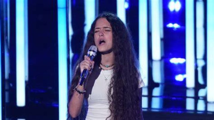 Casey Bishop singing on American Idol