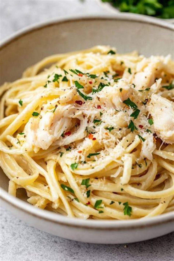 Crab with pasta, parsley and chilli