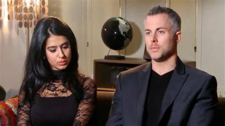 Davina and Sean wear dark colors while sitting together on Decision Day