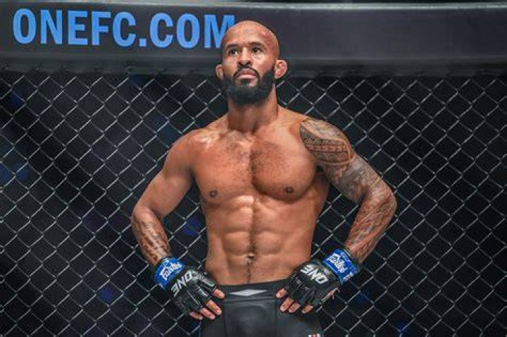 Demetrious Johnson Pictured With His Wife Destiny And Their Three Kids