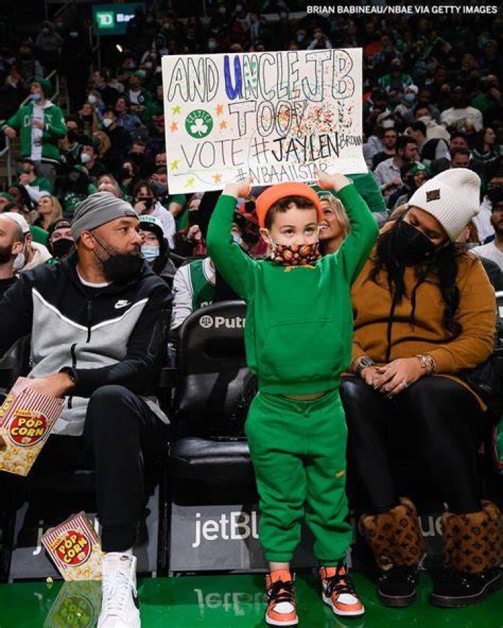 Deuce-Tatum-Supporting-His-Dad