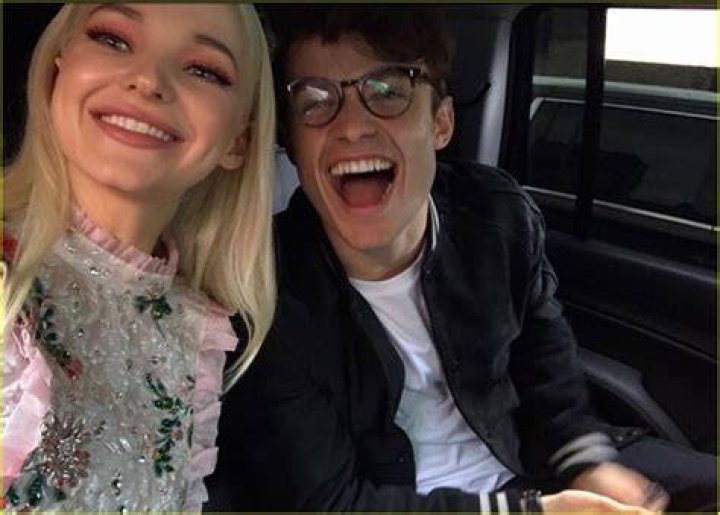Dove Cameron Shares Sweet Throwback Pic With Thomas Doherty Photo