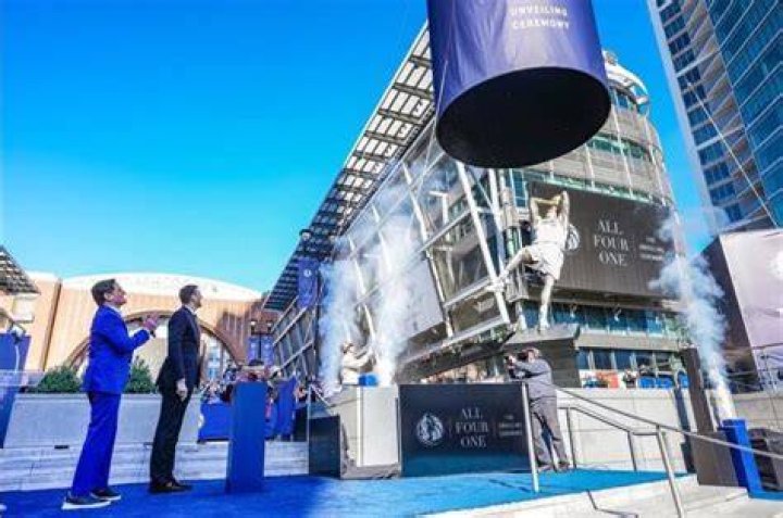 During The Unveiling of Driks Statue