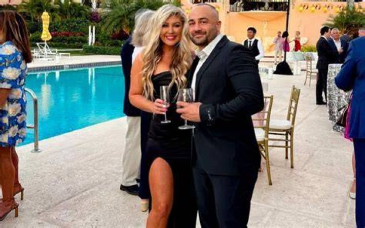 Eddie Alvarez With His Wife And Children