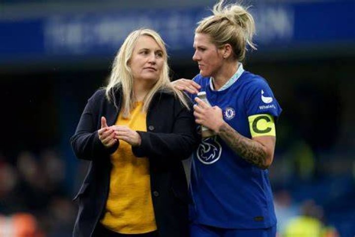 Emma Hayes and Chelsea are looking to return to the top of the WSL
