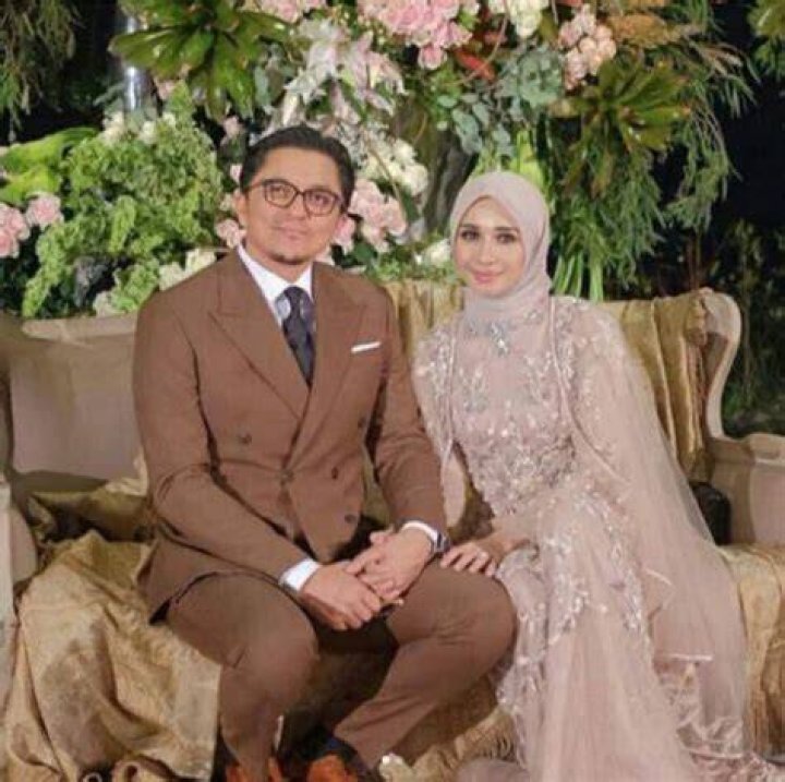 Engku Emran Wife