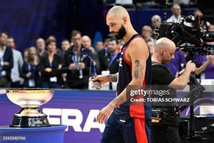 Evan Fournier winning silver medal for France.