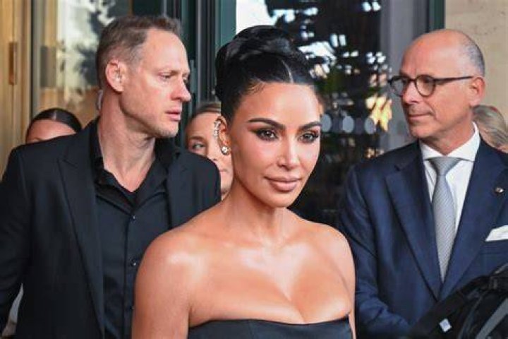 Even Kim's bathroom was decorated with bright white lights