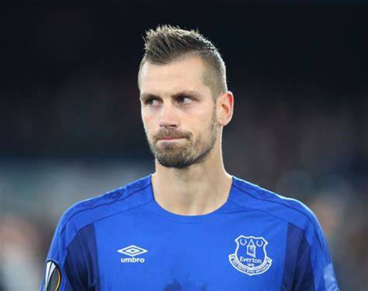  Everton playmaker Morgan Schneiderlin wants to return to his homeland