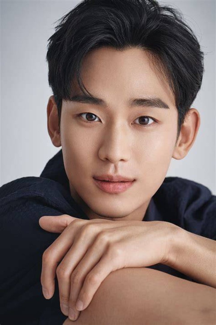 Exploring Kim Soo Hyun's Romantic Life Who Is His Girlfriend In 2024?