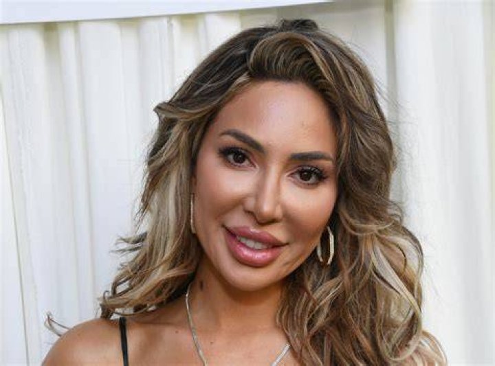 farrah abraham interacts with fans on tiktok regarding an expensive collar for her dog
