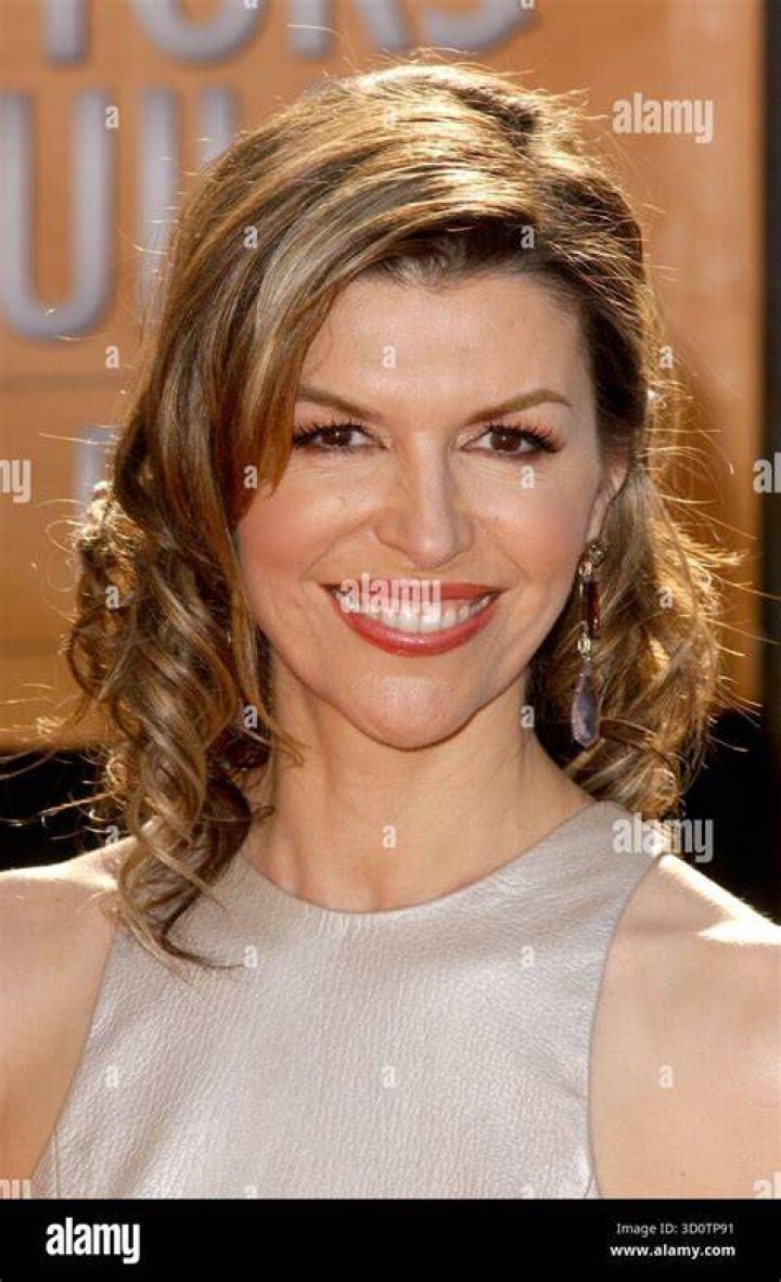 FINOLA HUGHES at the 11th Annual Screen Actors Guild Awards at the