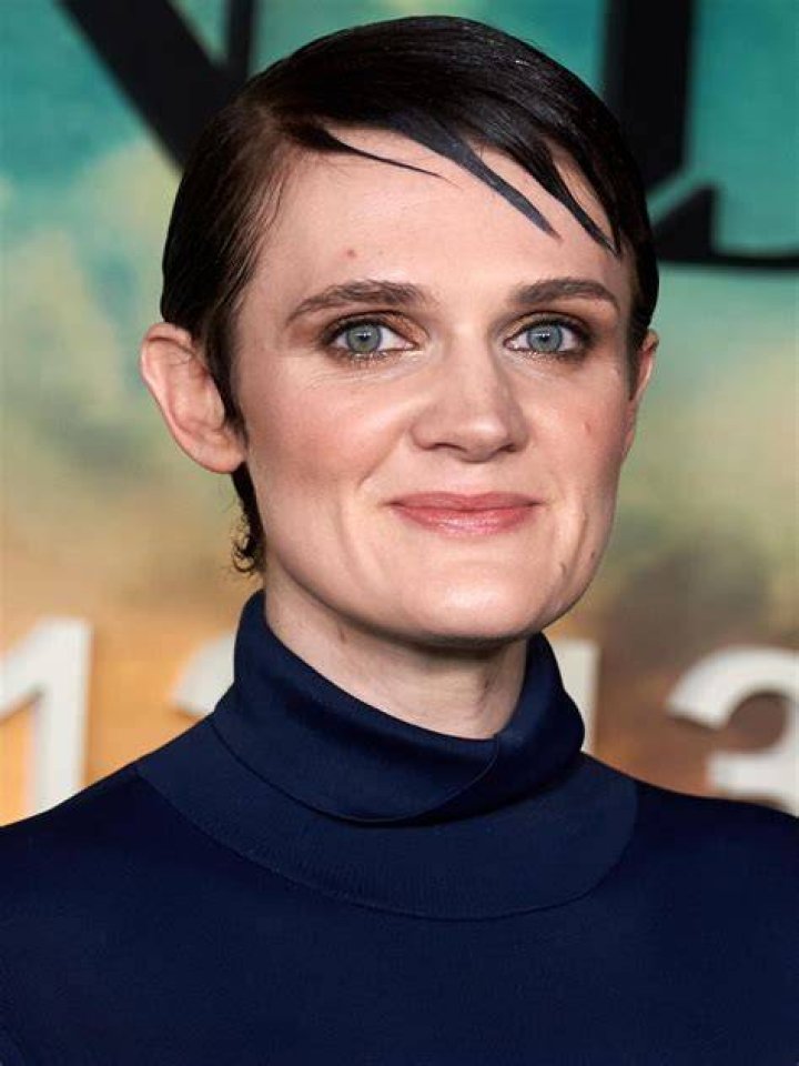 Gayle Rankin and Sheila in GLOW.