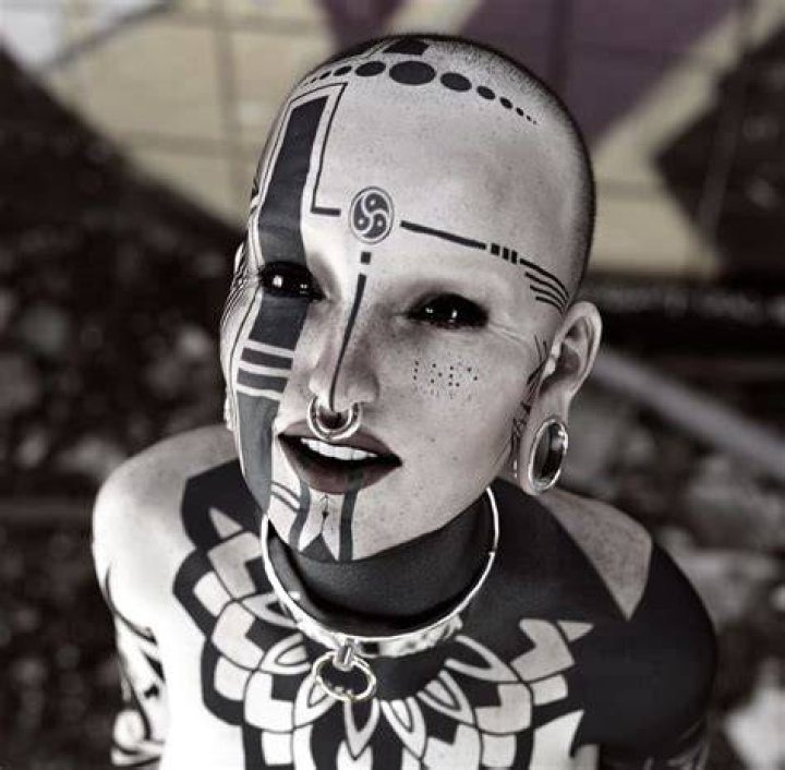 Girl Tribal Face Tattoo maximalabstand