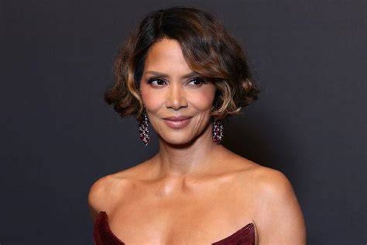  Halle often shares raunchy snaps on her Instagram page