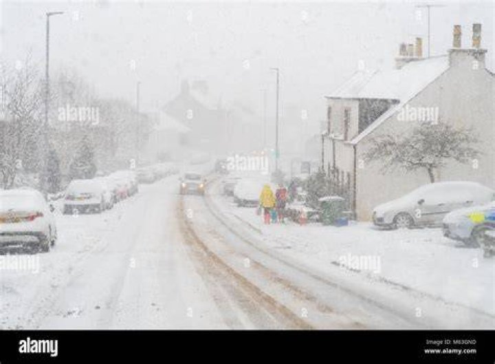  Heavy snow in Balfron, Sterlingshire, on Friday morning as wintry weather sets in