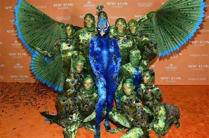 Heidu Klum posing as peacock