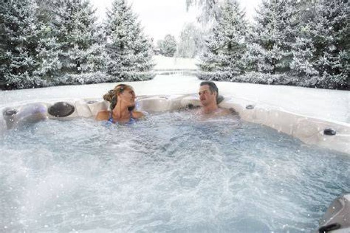 hot tub scene the challenge usa 2 episode 5