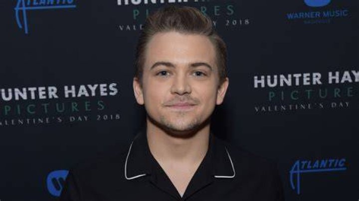  Hunter Hayes has been revealed to be the Astronaut on The Masked Singer
