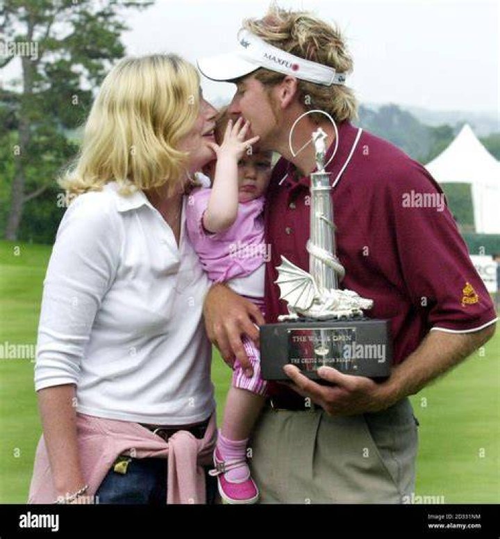 Ian Poulter Daughter, Aimee Poulter Brings Her Spirited Support to the Clemson Tigers Football Team at a Thrilling Match in November 2023