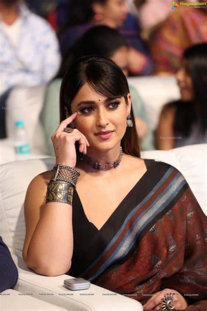 ileana d'cruz in ruched dress
