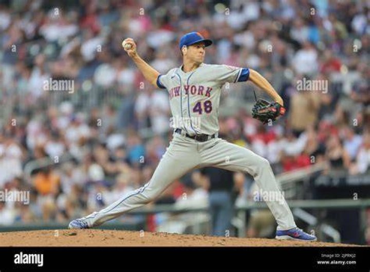 Jacob-deGrom-during-a-baseball-gameJacob-deGrom-during-a-baseball-game