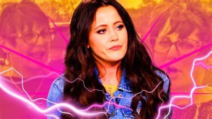 jenelle evans takes aim at ashley jones in her IG stories for fighting while pregnant