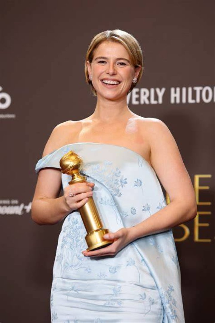 Jessie Buckley holding a fruit