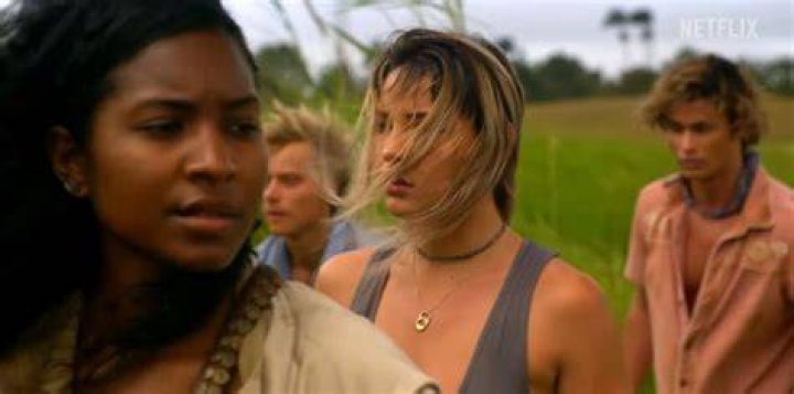 JJ, Sarah, Cleo, John B, and Pope in the grass in Outer Banks Season 3