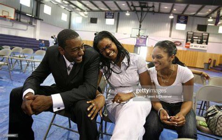 John Wall with sisters Tonya and Cierra
