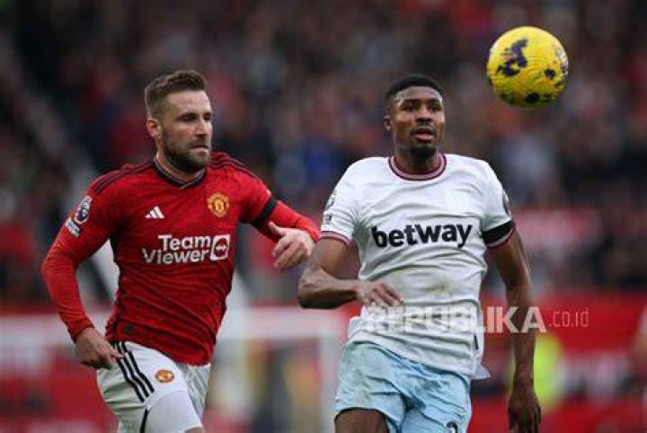 Johnson in action against Manchester United's Darren Fletcher