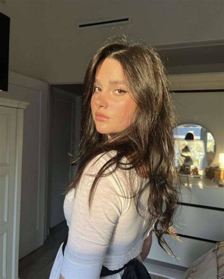 Jules Leblanc Posing Infront Of A Mirror For Her Photoshoot