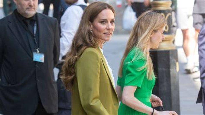  Kate says Victoria's bum is smaller than hers even though they wear the same size