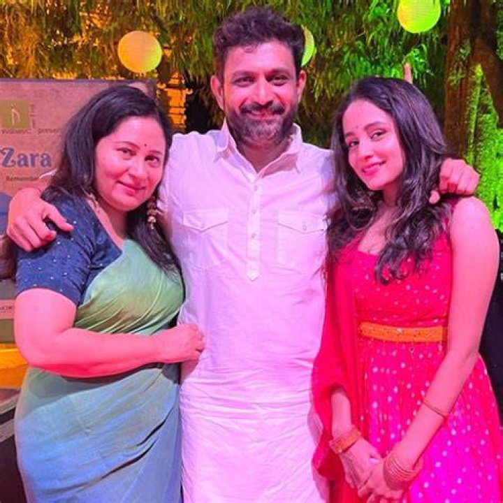 Kavya Limaye with her father mother