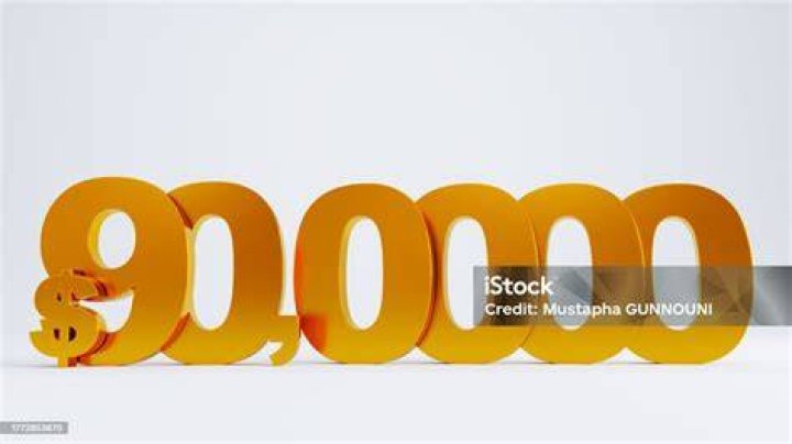Kayla has over 900,000 followers on Instagram