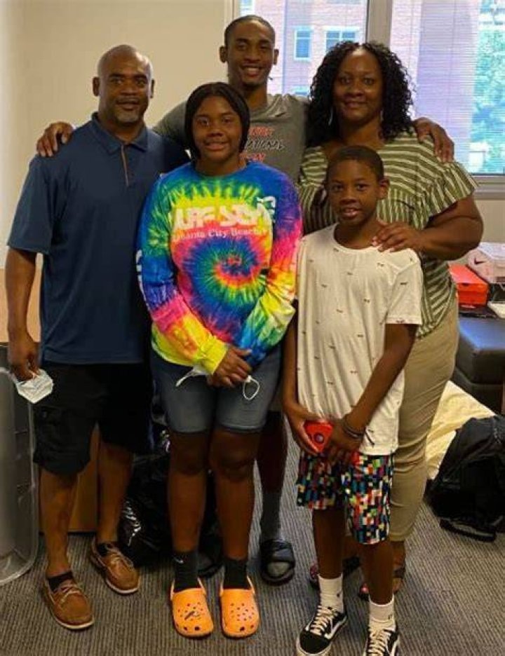 Keon Johnson With His Parents & Two Younger Siblings