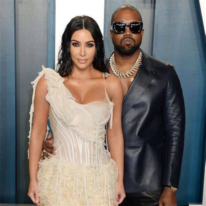 Kim Kardashian and Kanye West posing at the MTV Video Music Awards